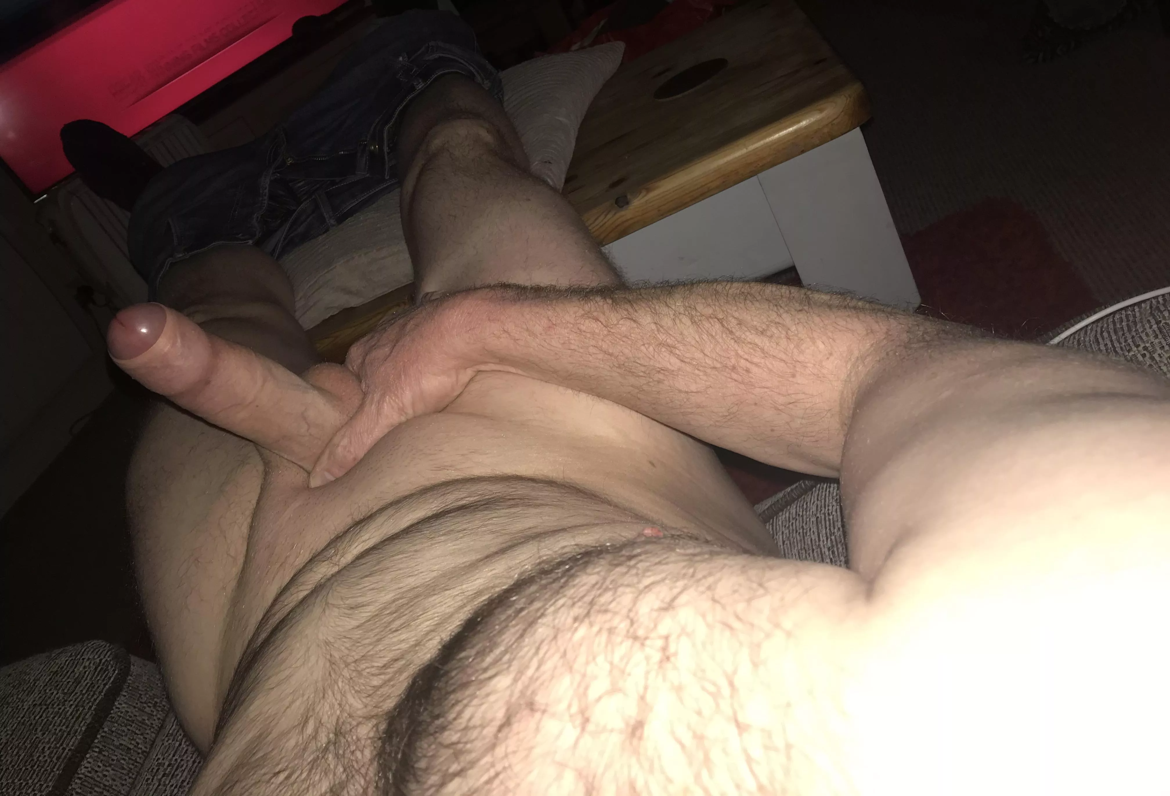 Any hung gym guys wanna wank . 38. dwe1234