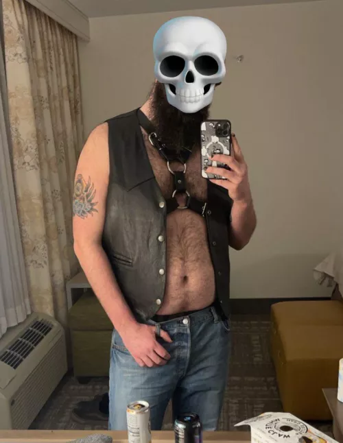 Aspiring muscle bear/leather daddy