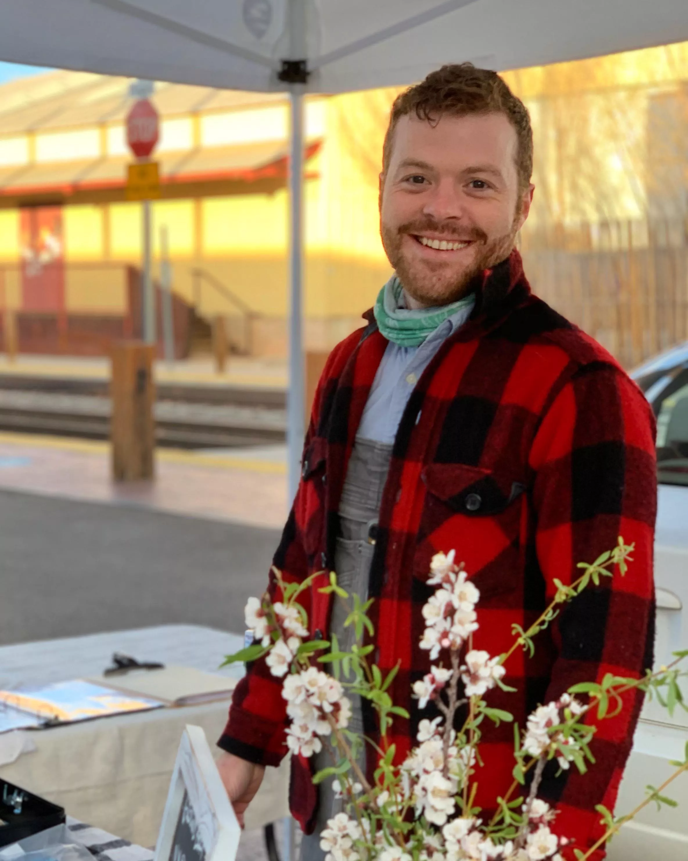 Bright and early at the farmers market 🌻  Bright and early at the farmers market 🌻