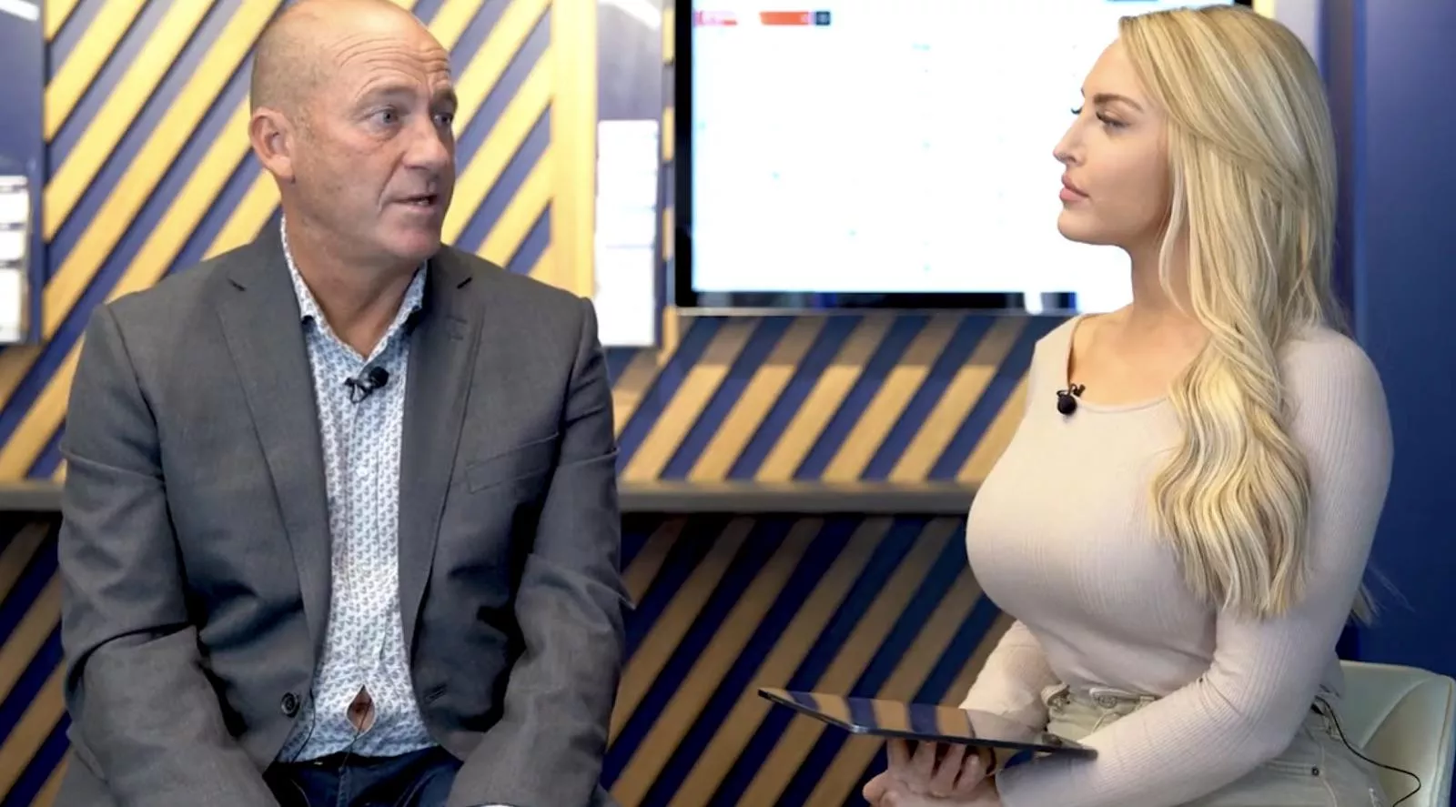 Bro is trying his best not to look