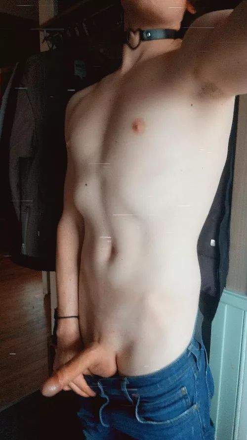 Choker Always Part Of The Outfit 😘