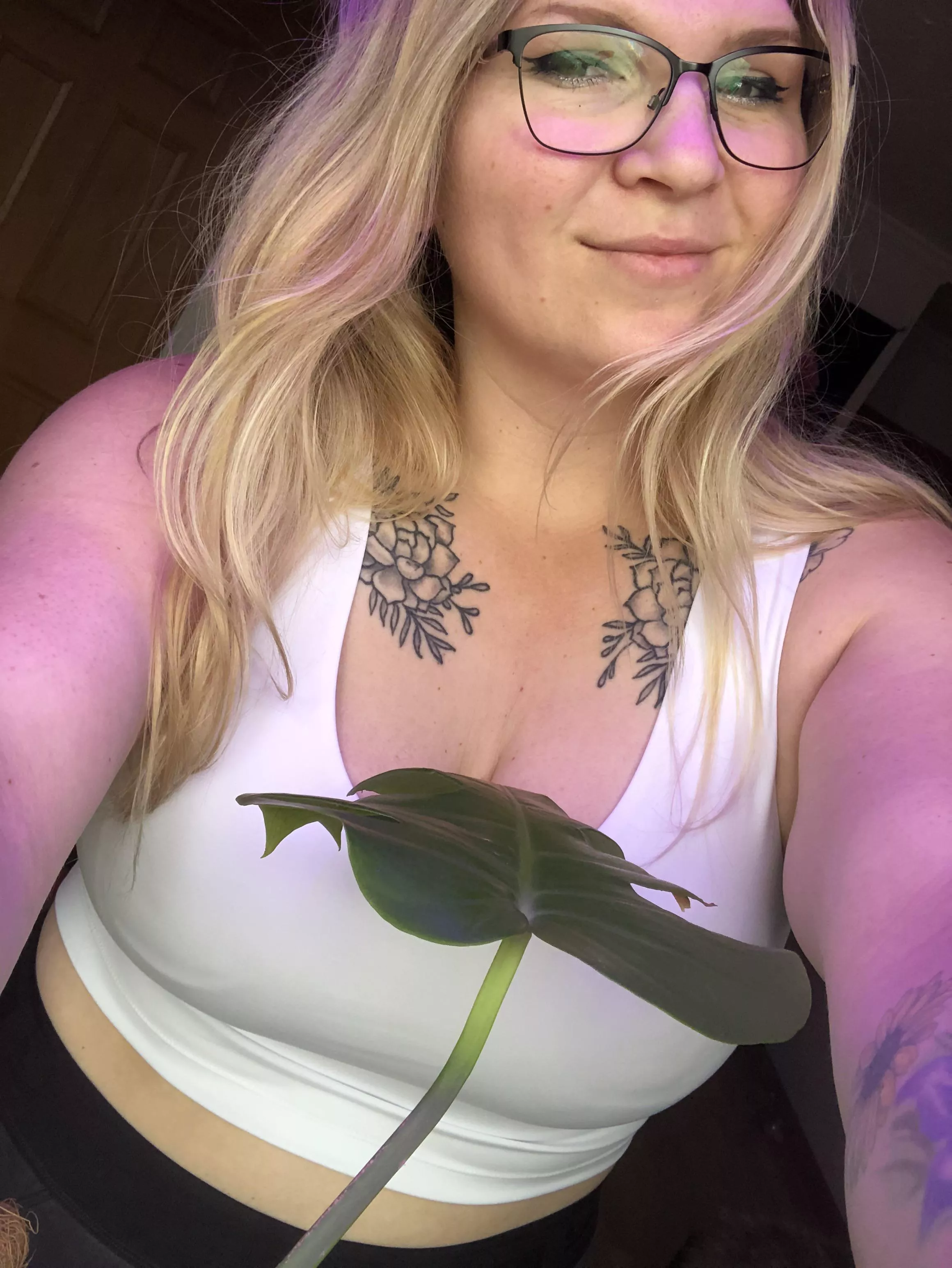 Crop top and leggings. Ready for my yoga time in the plant room! 🥰