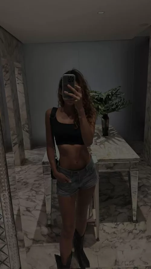 Does my croptop suits me?