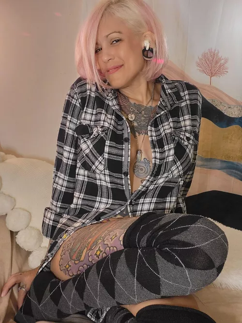 Gotta love [f]lannel and tall socks 🥰(48)