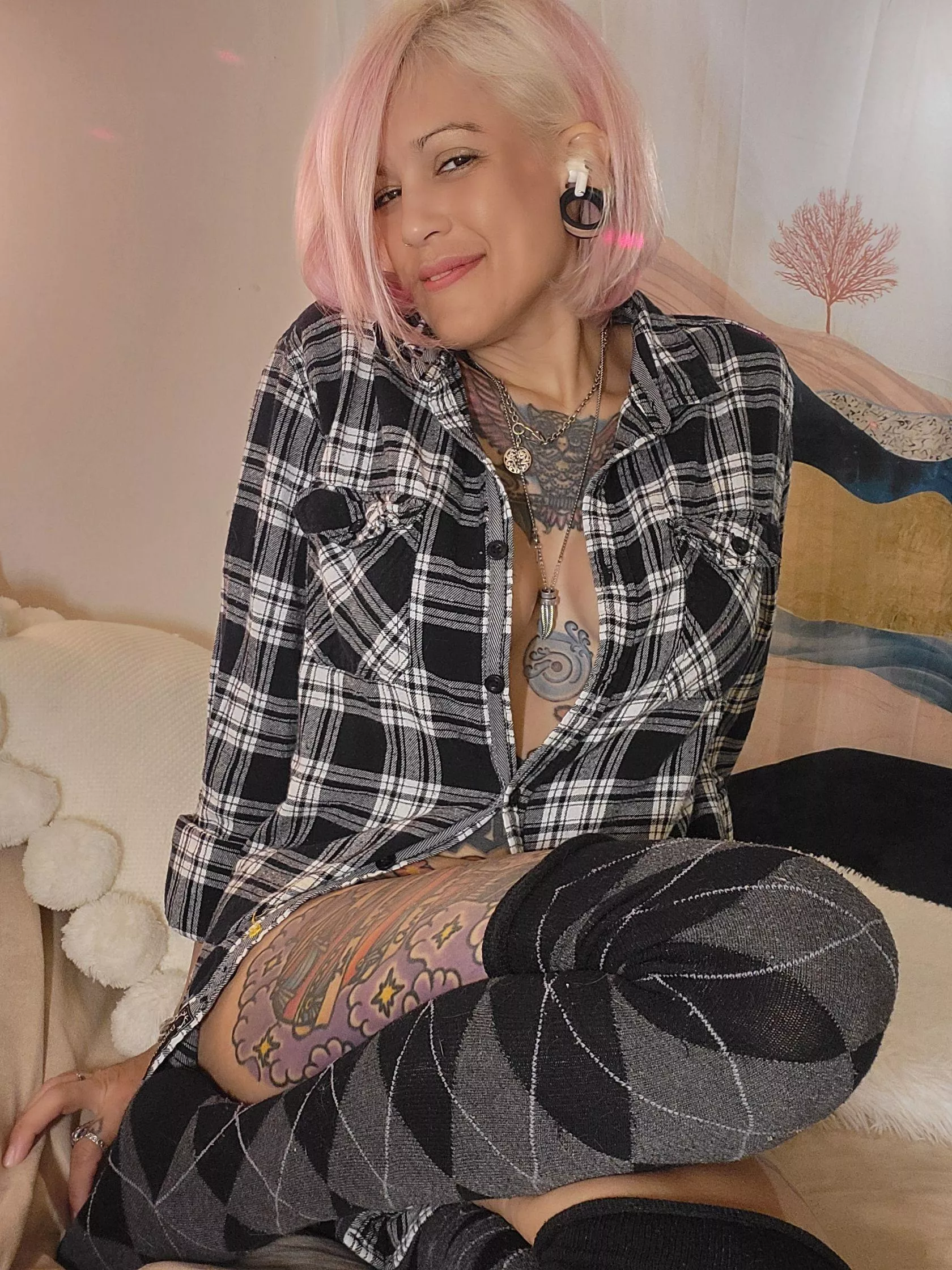 Gotta love [f]lannel and tall socks 🥰(48)