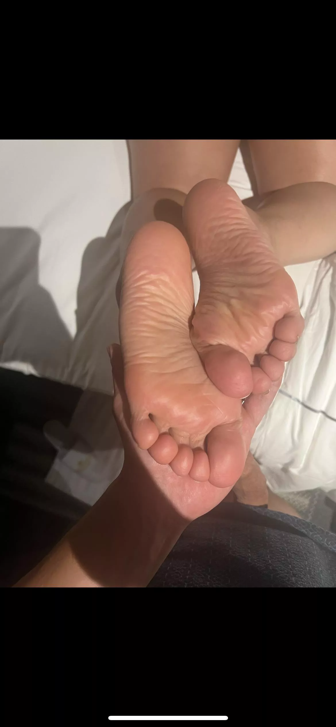 Had to take a break from the footjob to admire these beautiful Asian soles 
