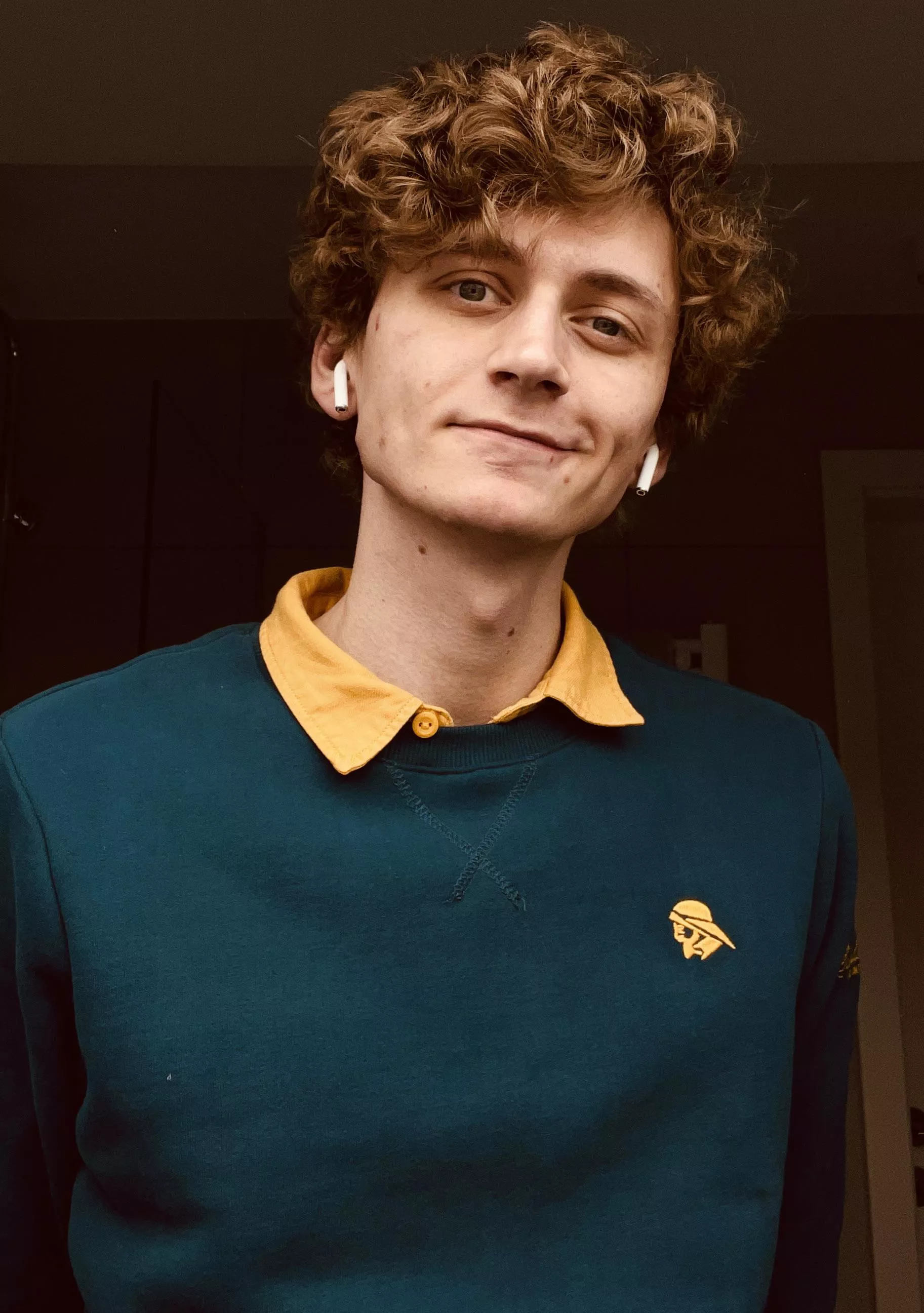 having a cozy day inside cause it’s raining nonstop. Perfect time a cuddling in bed 