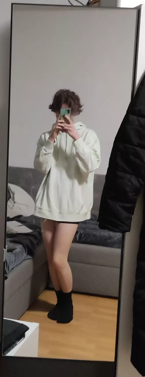 I love stealing hoodies >:3