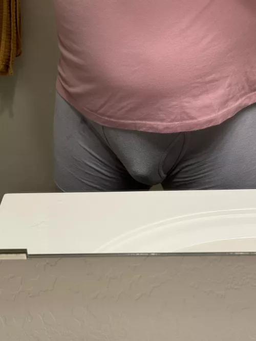 I was changing at a buddy’s house and liked how my bulge looked in the mirror 