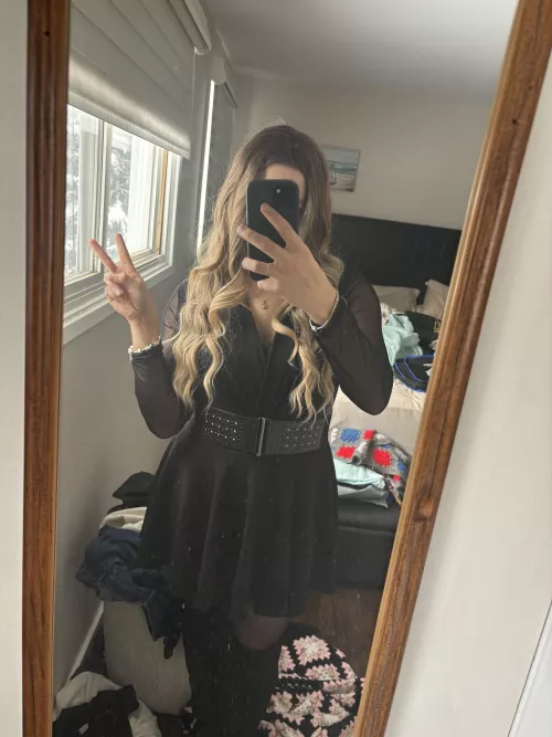 Ignore the messy room 😜