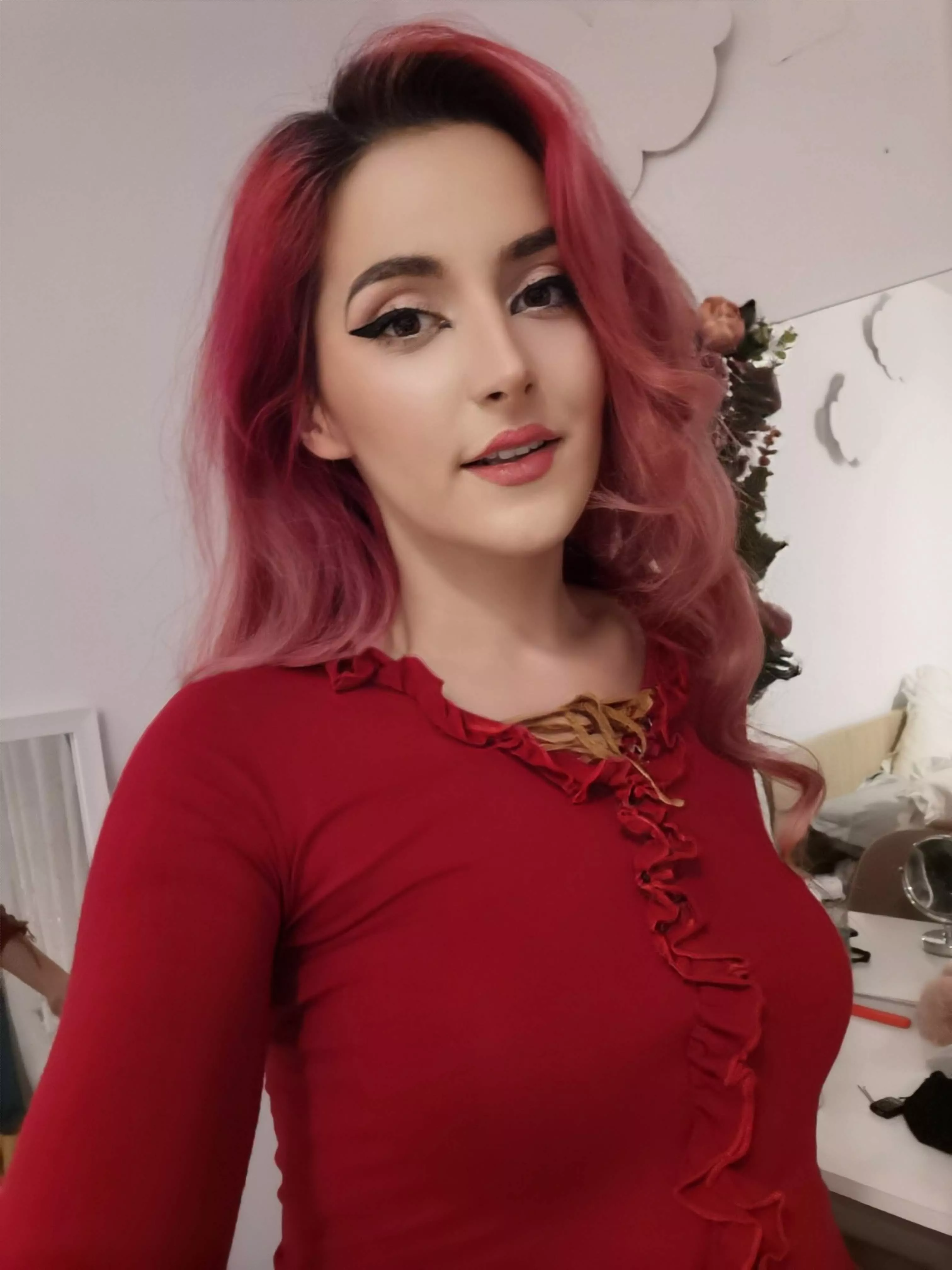 Is my hair color enough to catch your attention? 