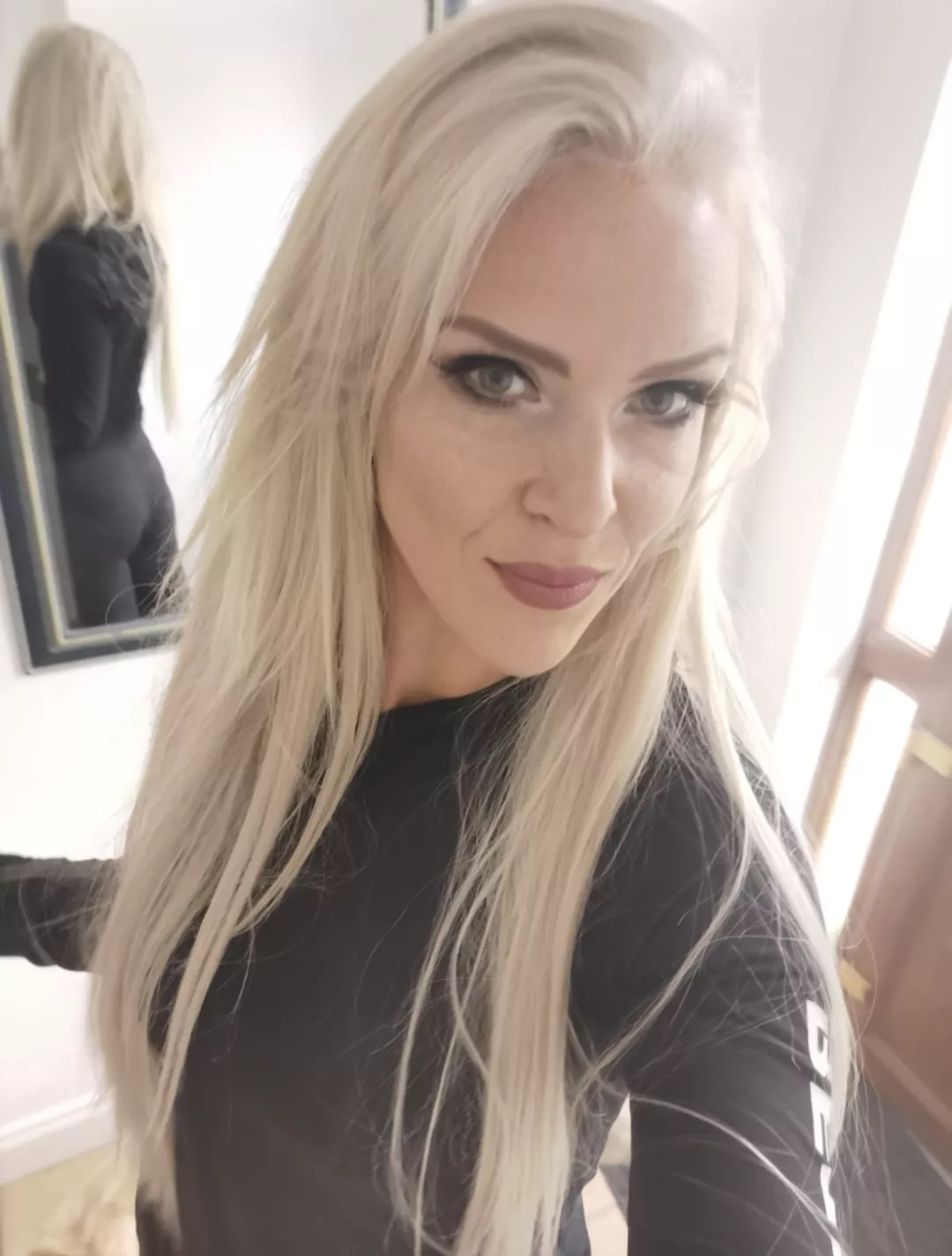 Just turned 40.. swinger, hotwife.. real milf..