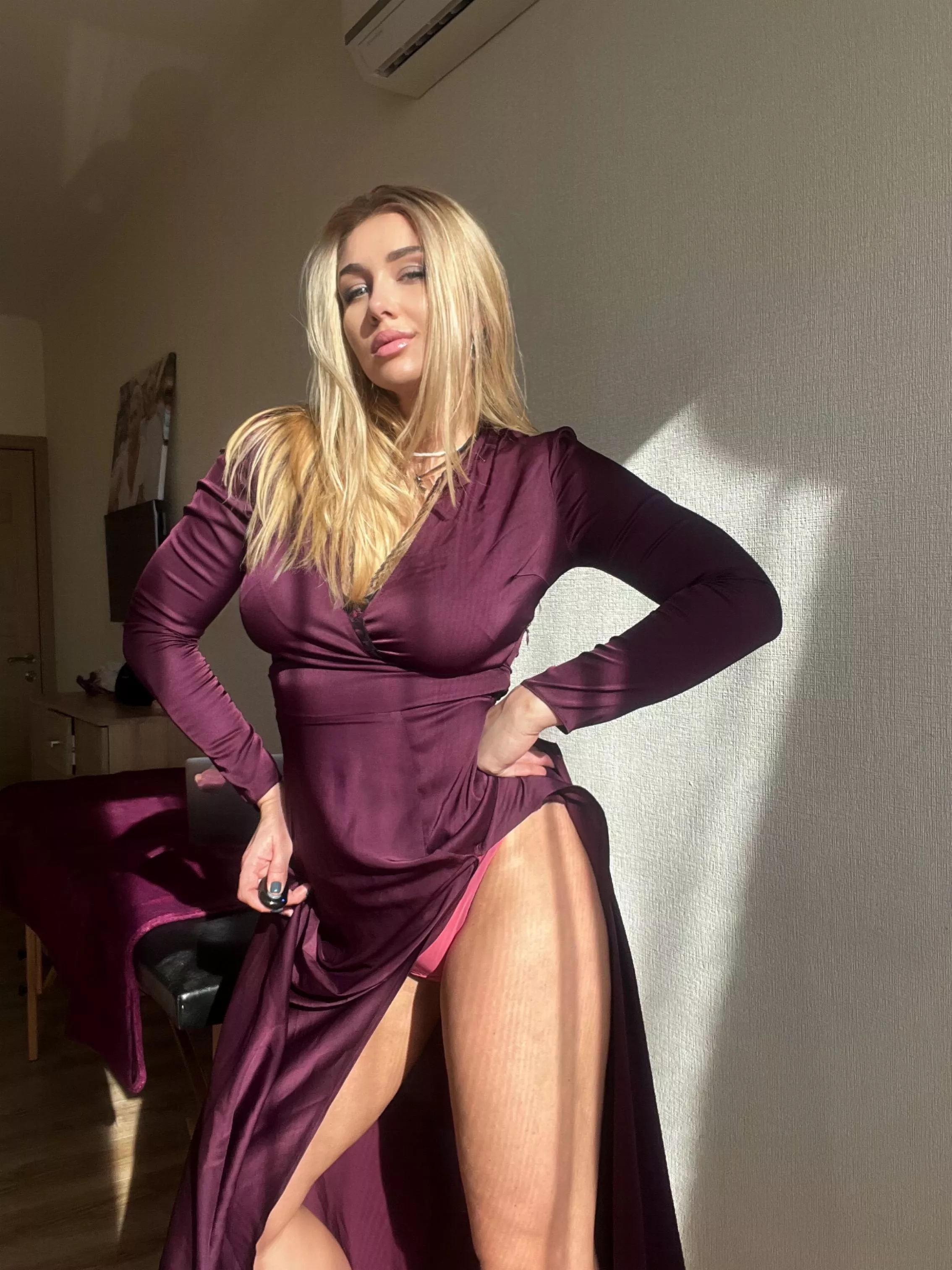 Mistress juicy blonde