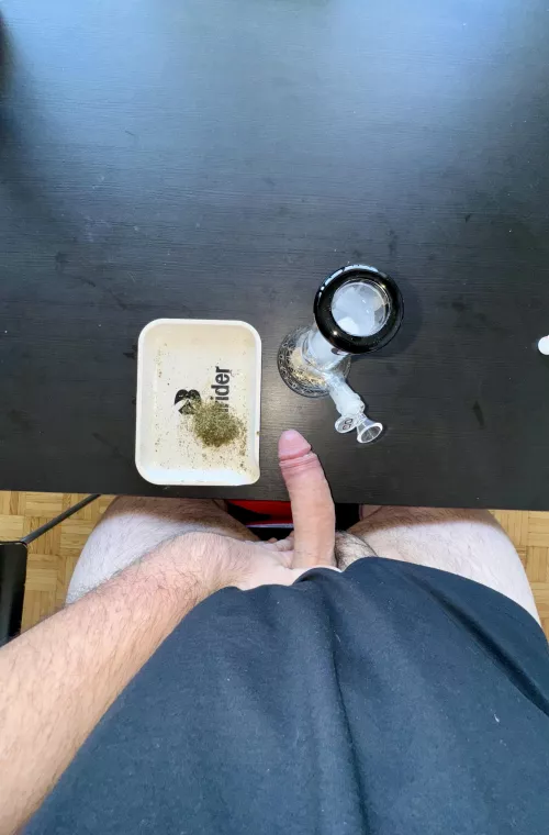 (M)orning wood 😈💨