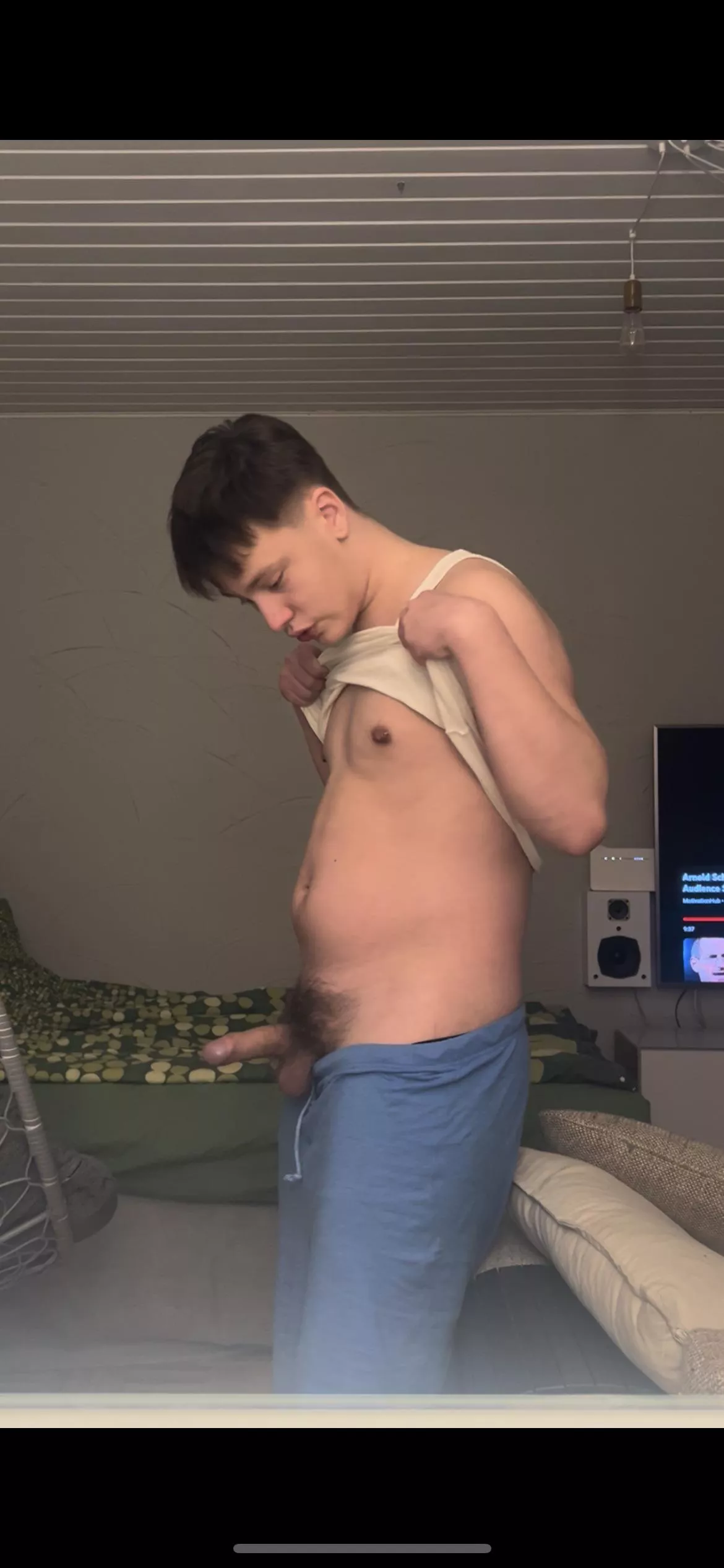 My friend said that he likes my pubes😎