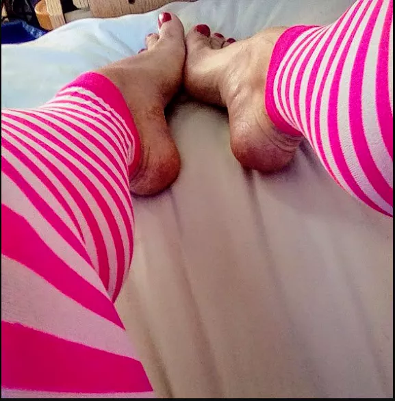 My high arches need moisturising. Would you like to help? UK here 🇬🇧