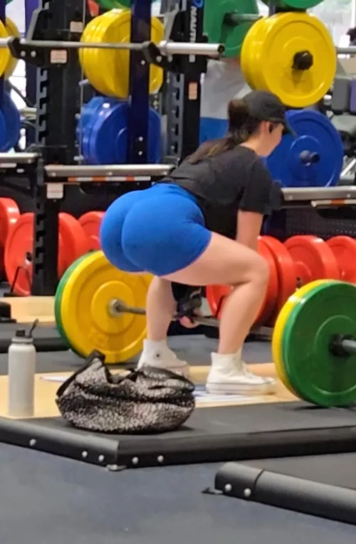 My husband taking photos of me [F] while I'm deadlifting 