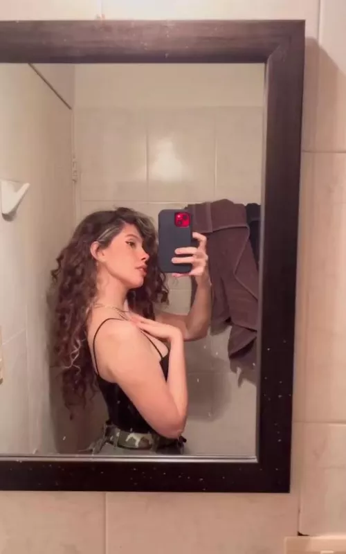 Quick little selfie (F24)