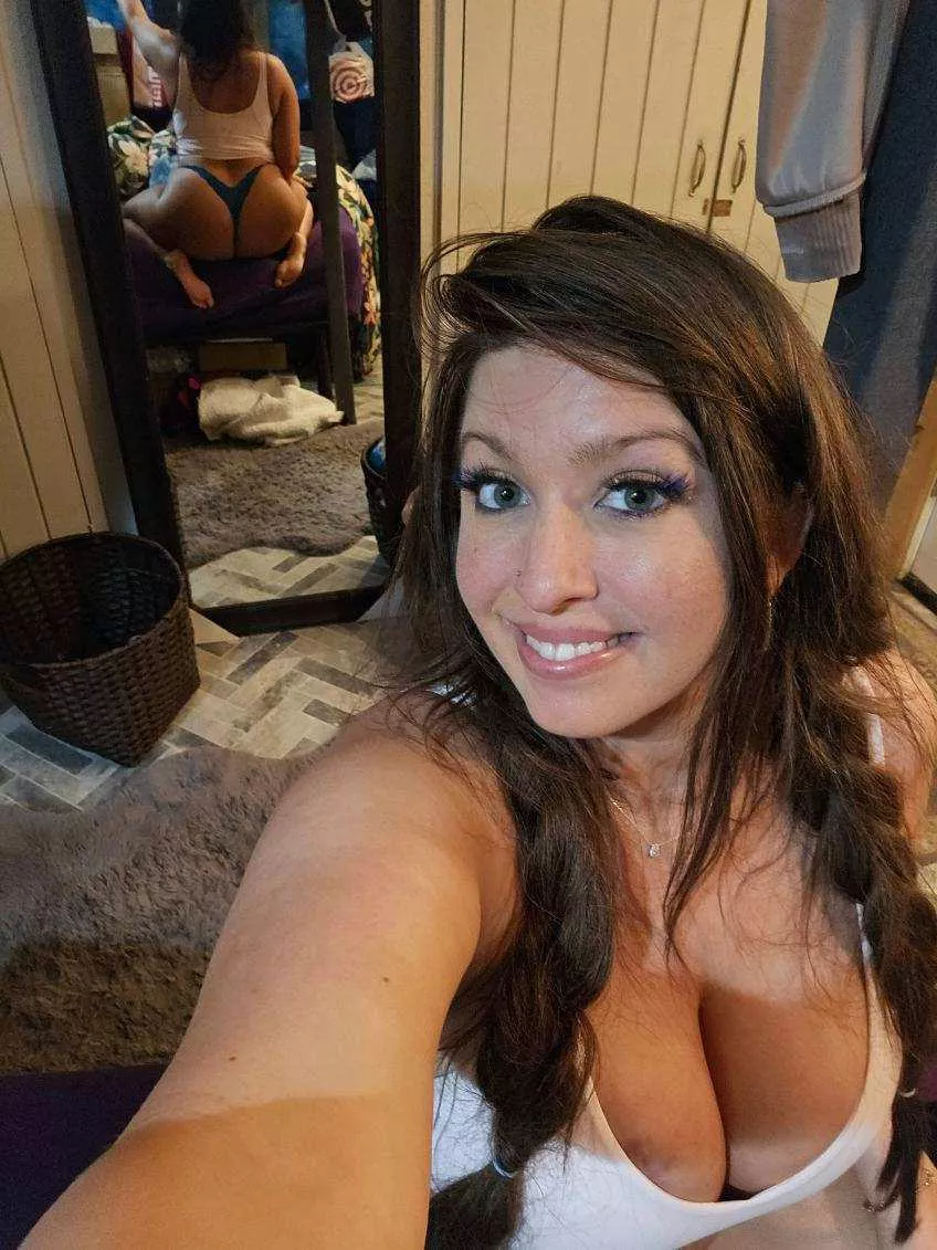 Such a naughty mirror 