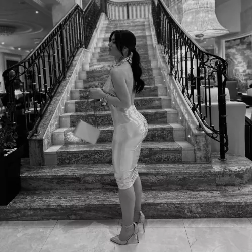 That 🍑 is just unbelievable 