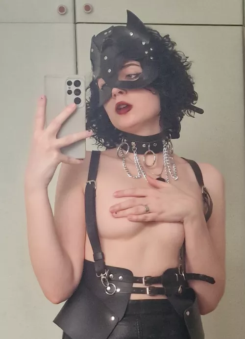This cat girl is ready to serve just put a leash on me