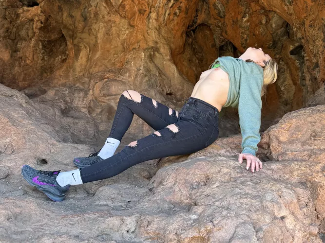 What a nice place to let my melons breathe in the fresh air of nature @Amandastarrly