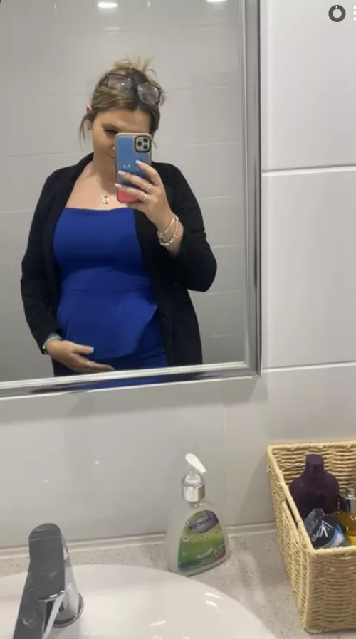 What do you think of todays outfit I think I look very round 