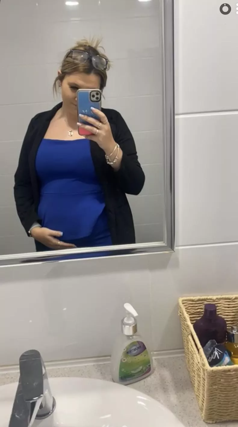 What do you think of todays outfit I think I look very round 