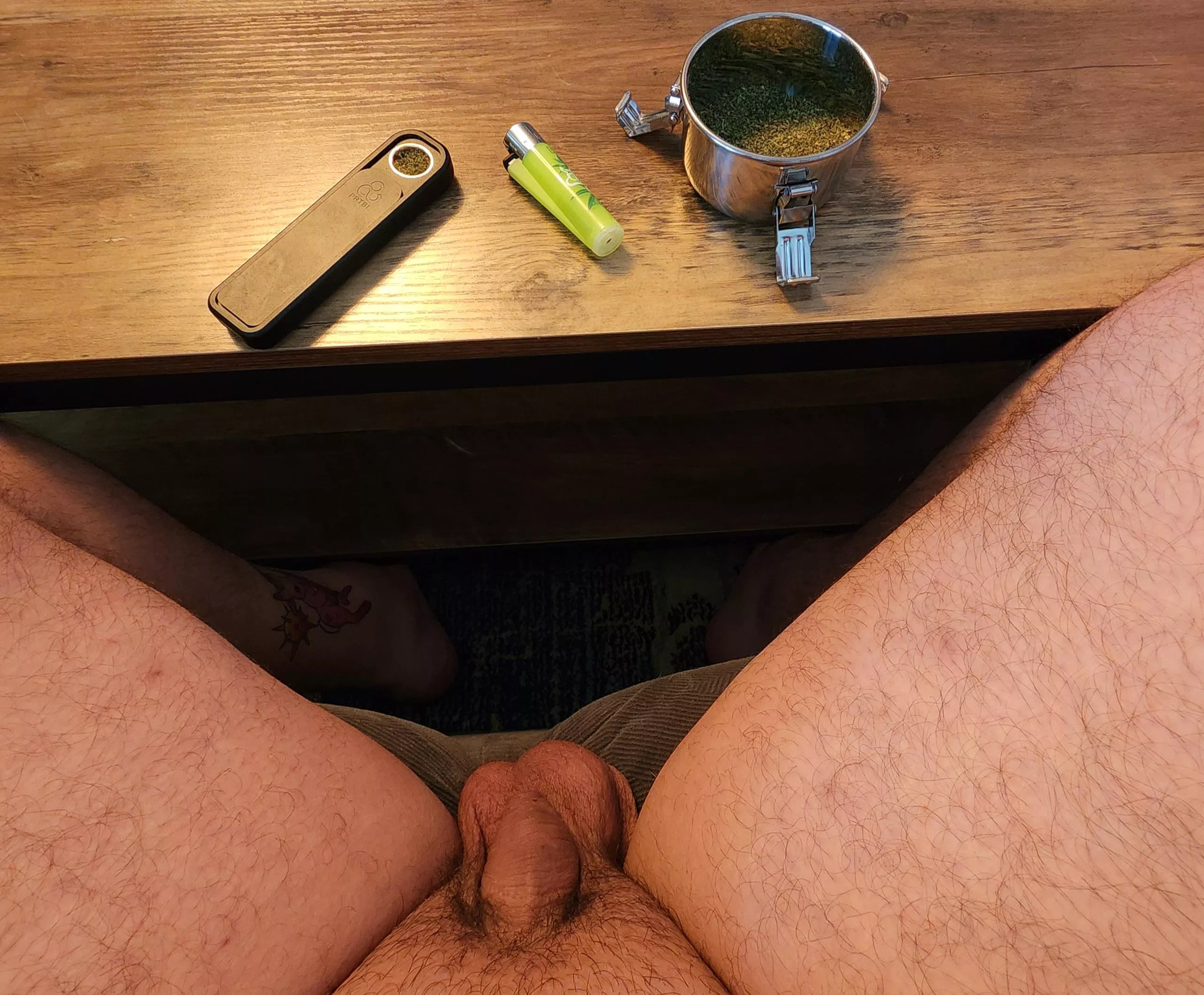 Who wants to get me nice and hard while I get nice and high 😉