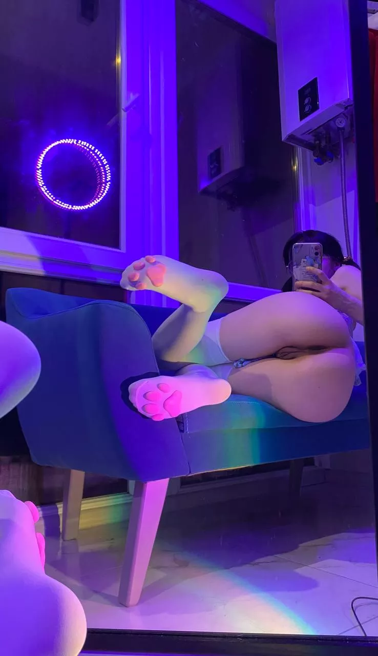 Who will lick pink feet on the first date? [F]