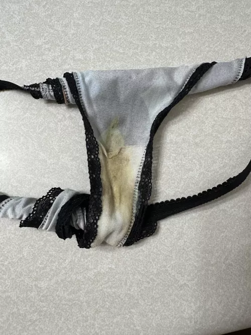 your favorite sweaty creamy milf next door!