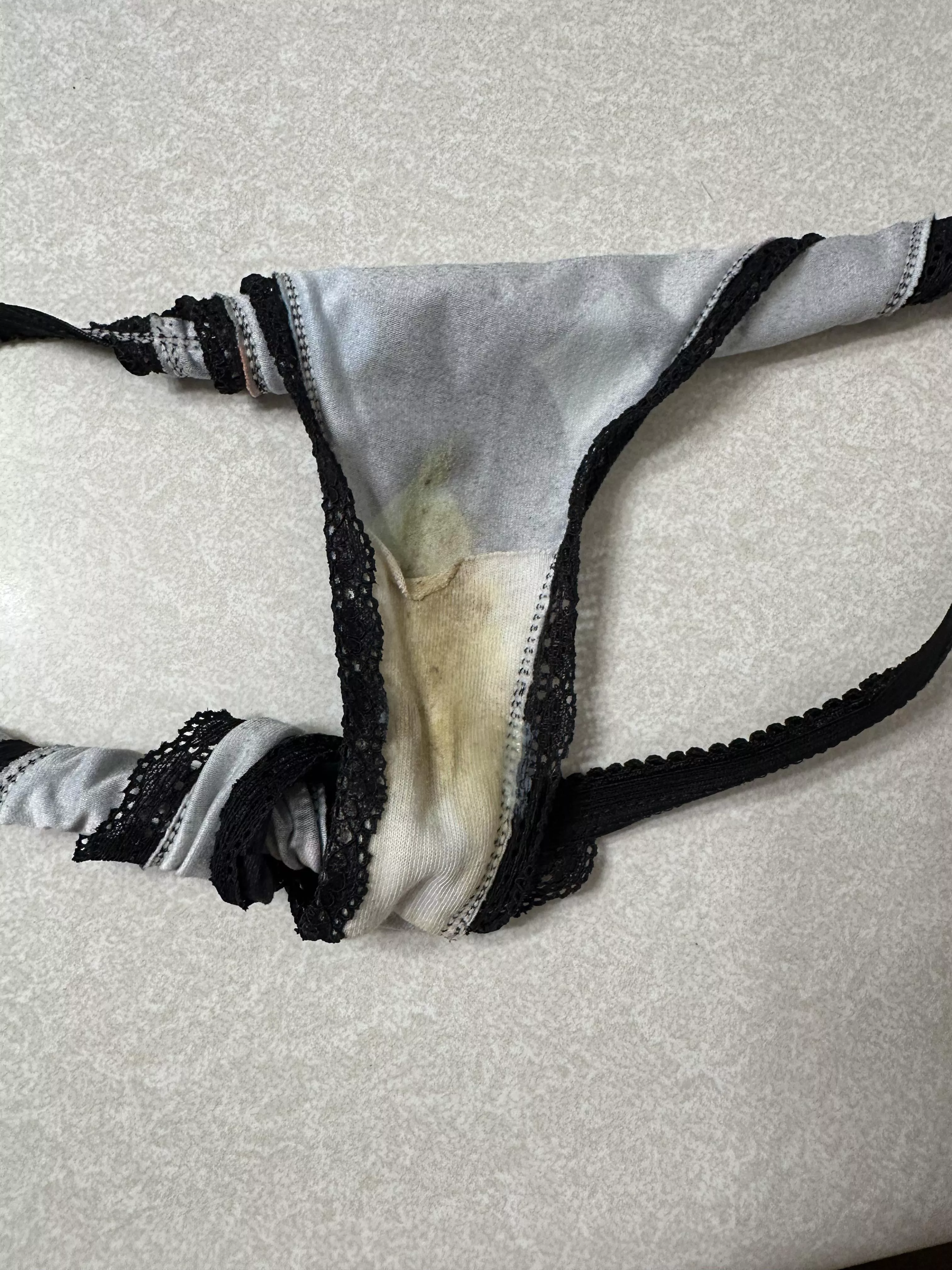 your favorite sweaty creamy milf next door!