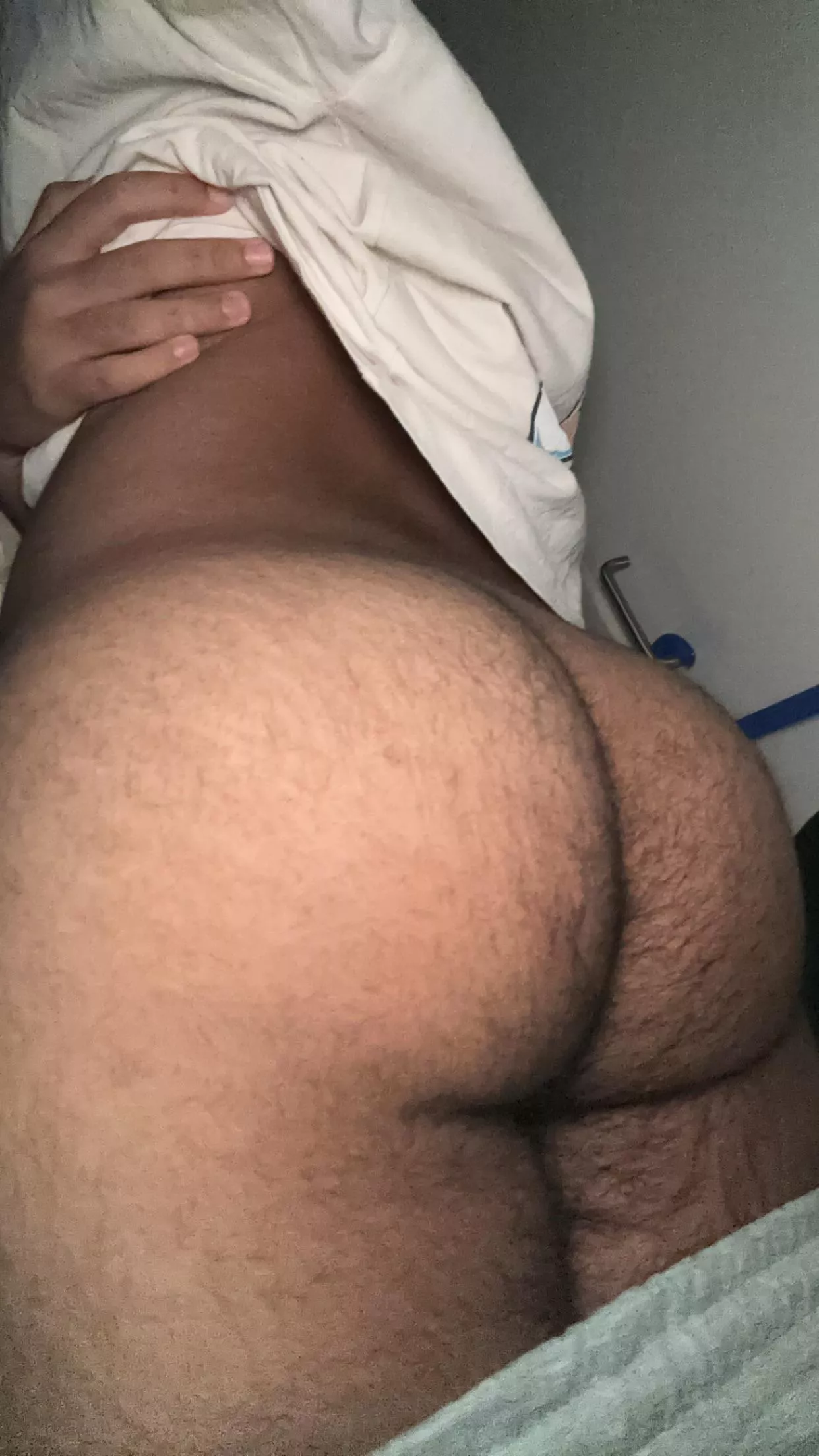 18 arab bottom. F white guys only please have a lil bit of muscle at least 🙏sc. scruff111