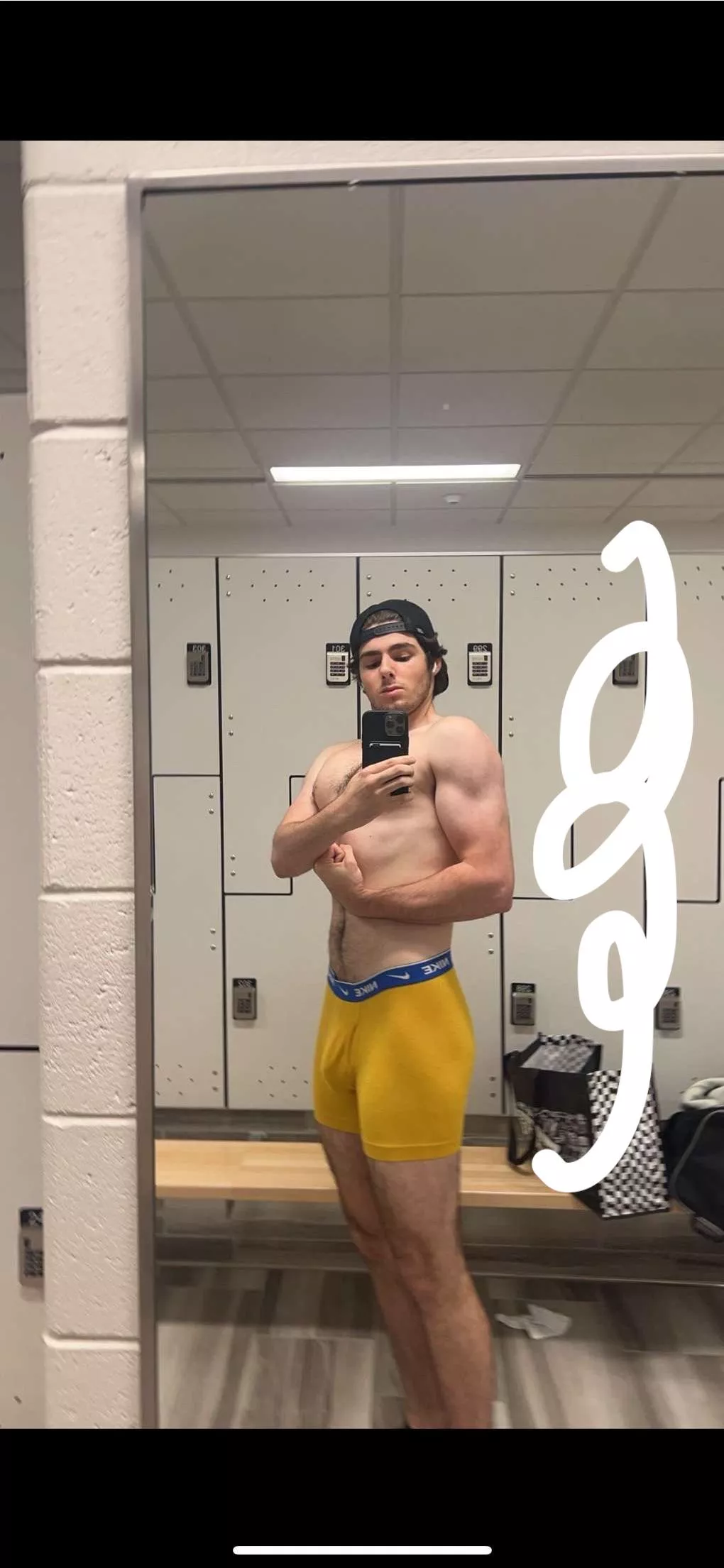 18m fit frat bro looking for similar fit/hung bromance. Send pics for response