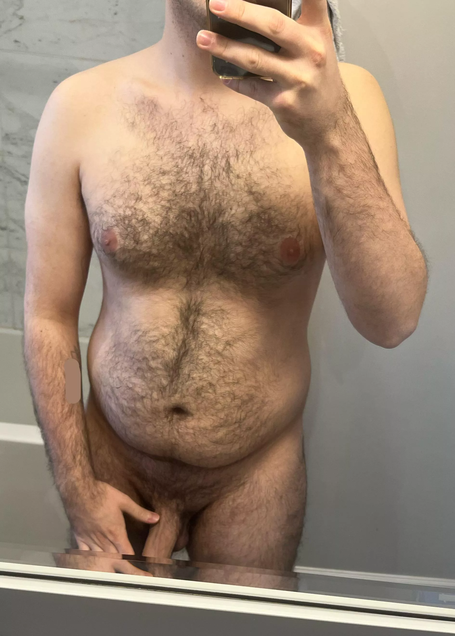 22 looking for dads/older bros for some fun. older/hairy++