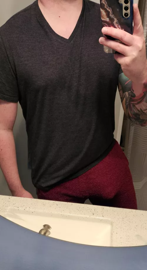 (34) You don't mind if I free ball in my sweats do you bro?
