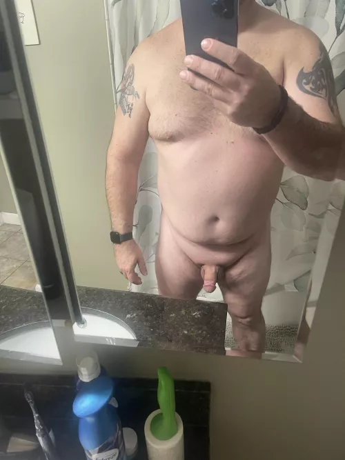 52 M. Wondering if women really find an older dad body attractive.