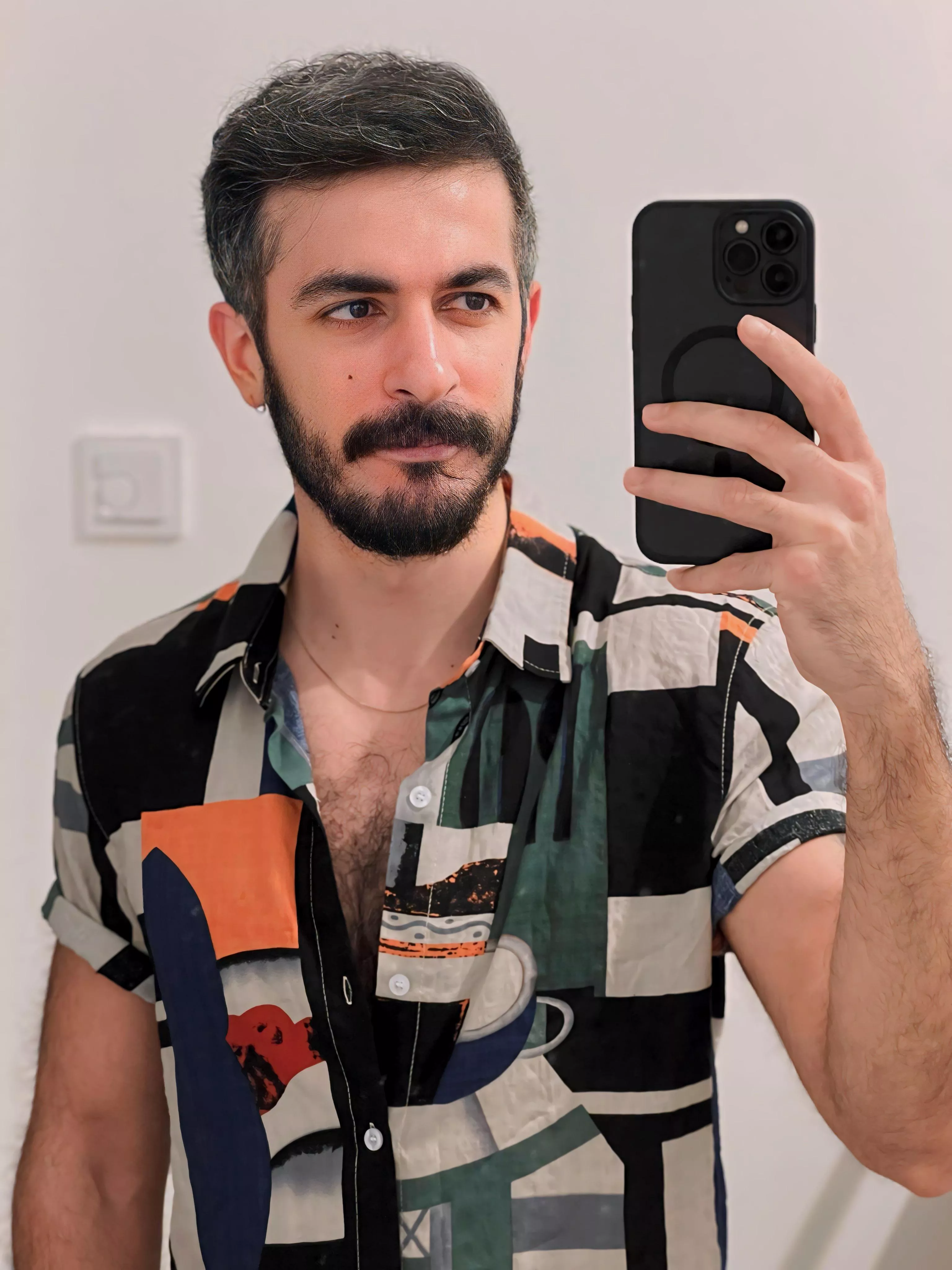 Actually, I don't like short-sleeved shirts, but I kinda liked this one. 🙈 Actually, I don't like short-sleeved shirts, but I kinda liked this one. 🙈