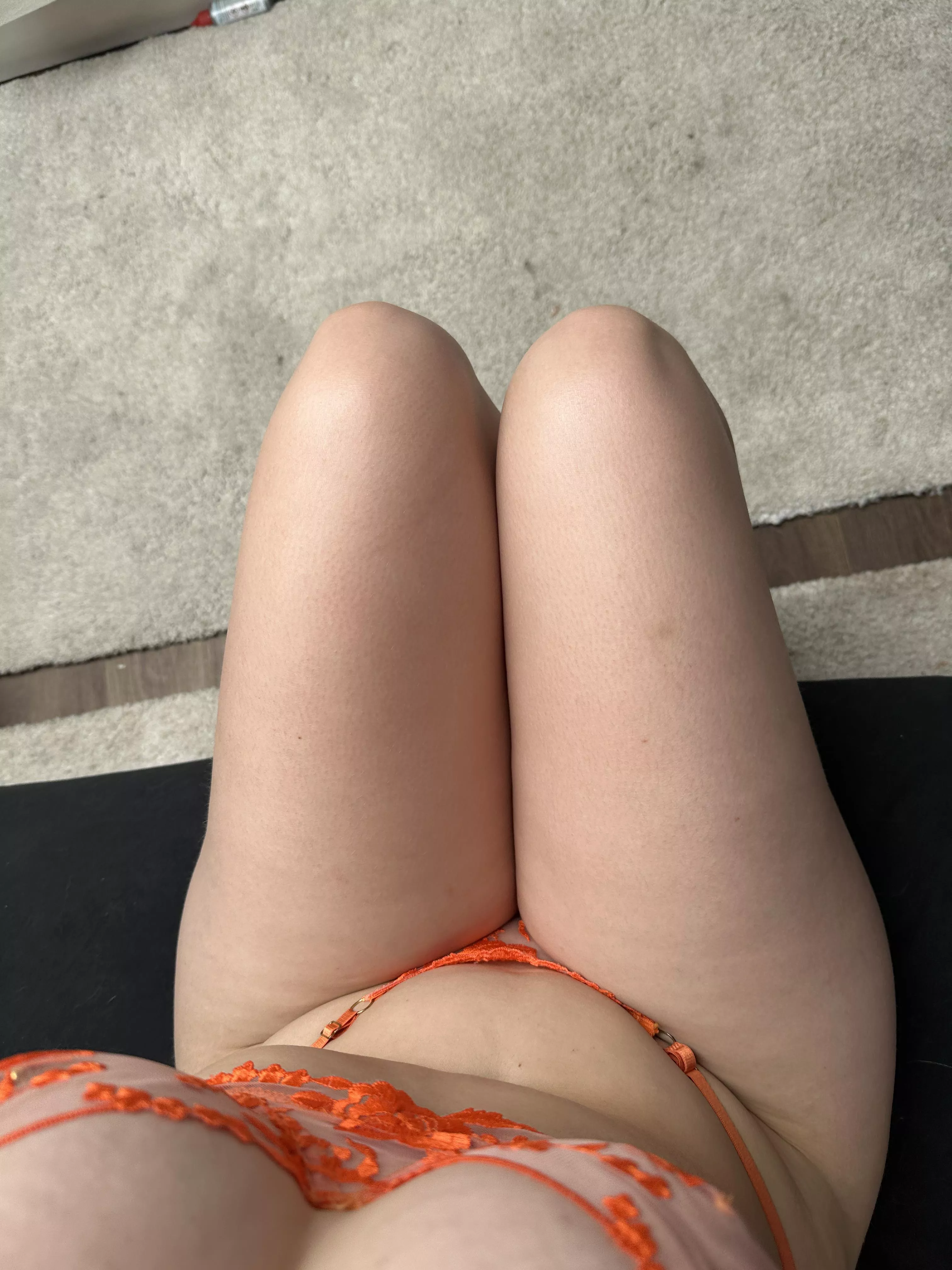 Did my thicc 19yo thighs make you hard?