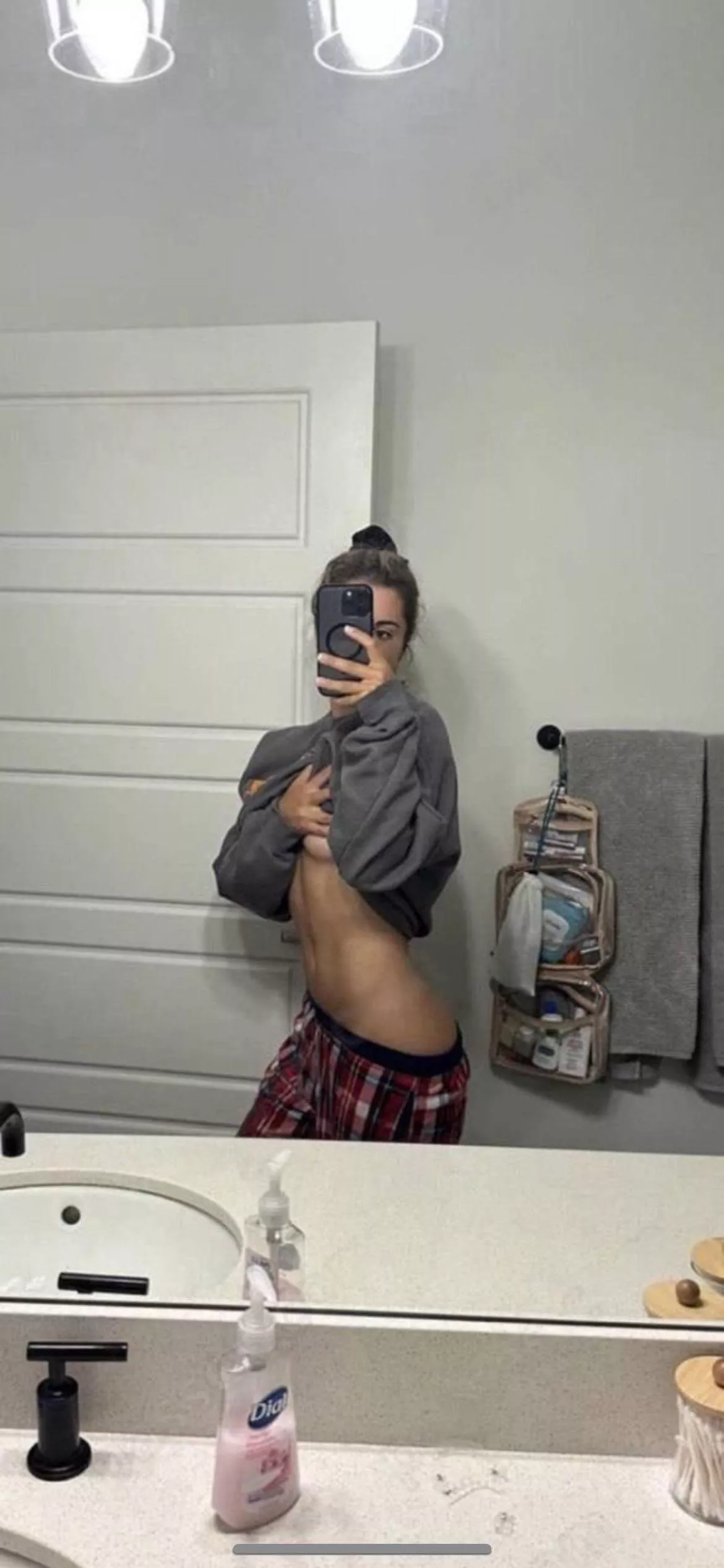 DM me if y’all would be interested in Corina_907 content !! (Hot dentist from tiktok) 💋