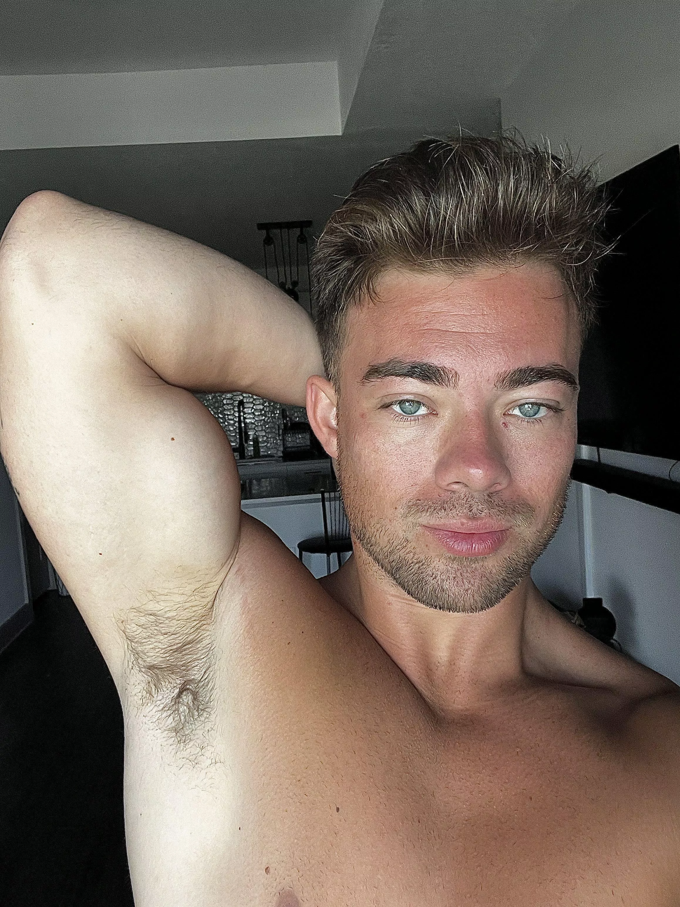 Do you want to smell some musk bros, Haven’t worn deodorant in a while, you still down to sniff??