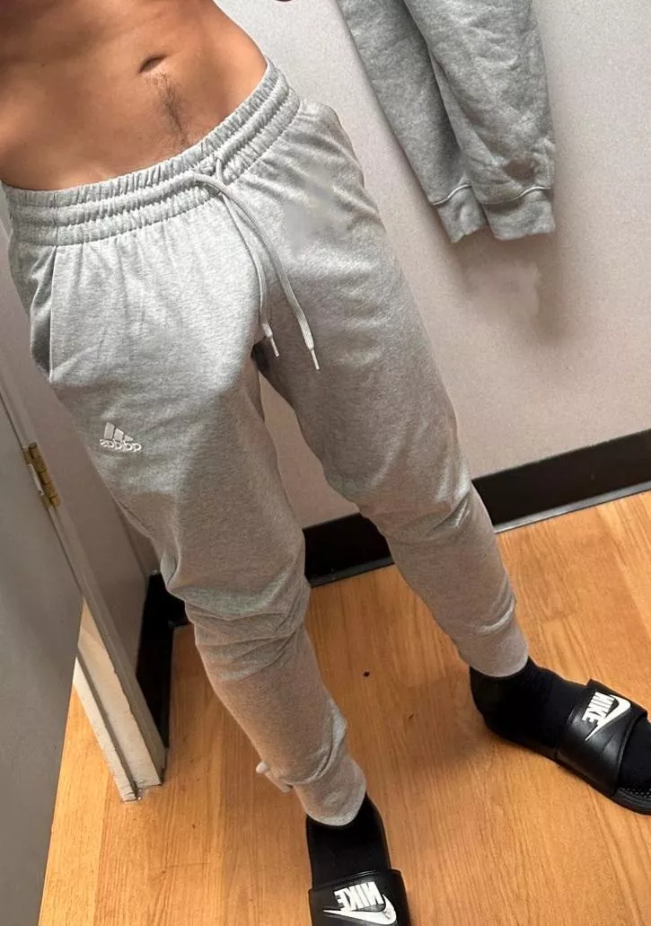 Got hard during gym 💪🍆 🏋‍♂️