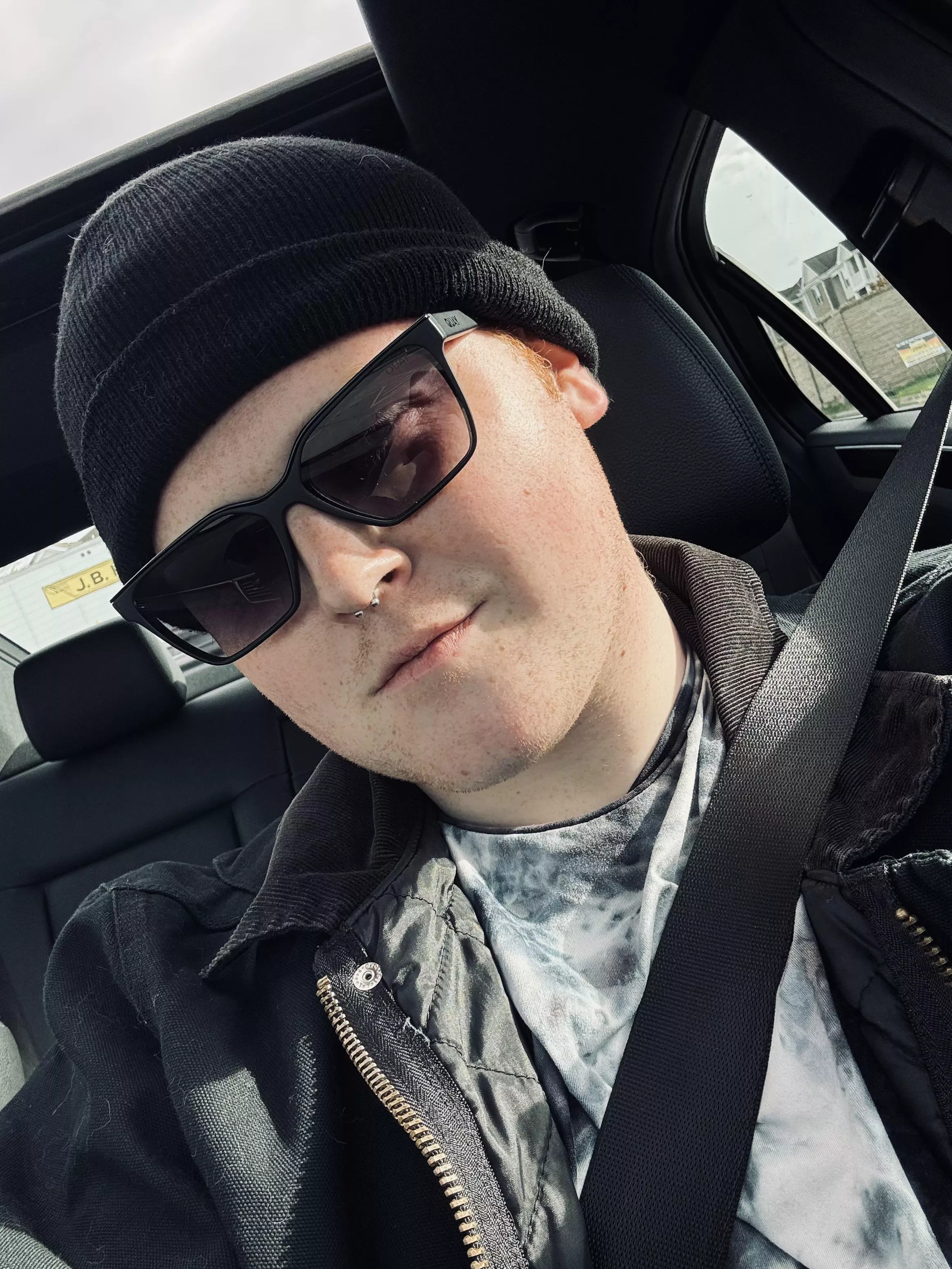 Hey everyone ✌🏻🖤