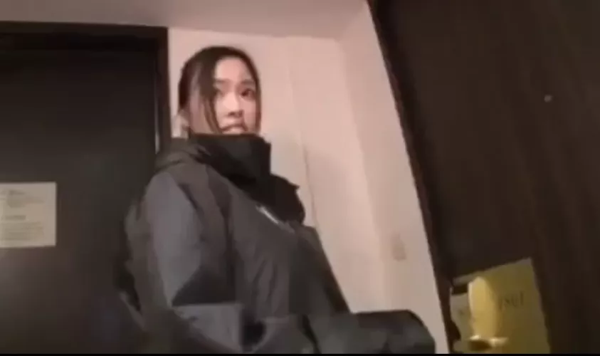 Hi, do you guys know the code for this vid? Would highly appreciate it. Thank you~~