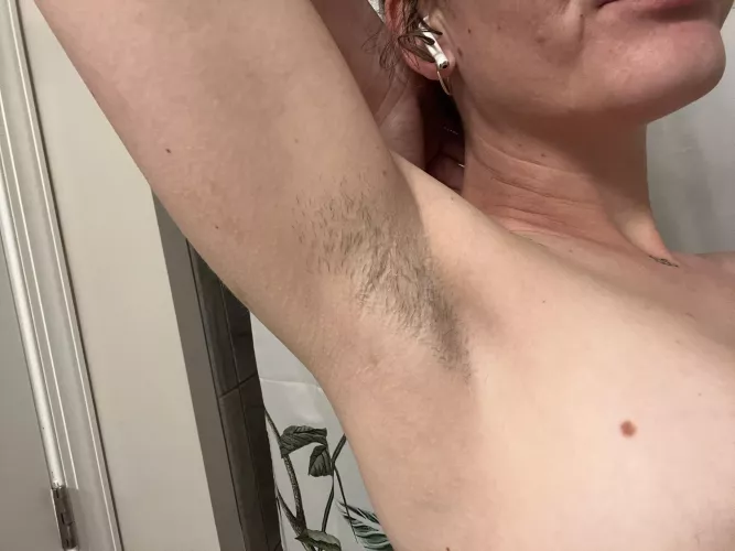 hot yoga made me extra stinky today 😝 don’t you want a whiff? 