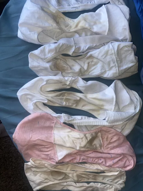 I am not very nice to my panties >:)