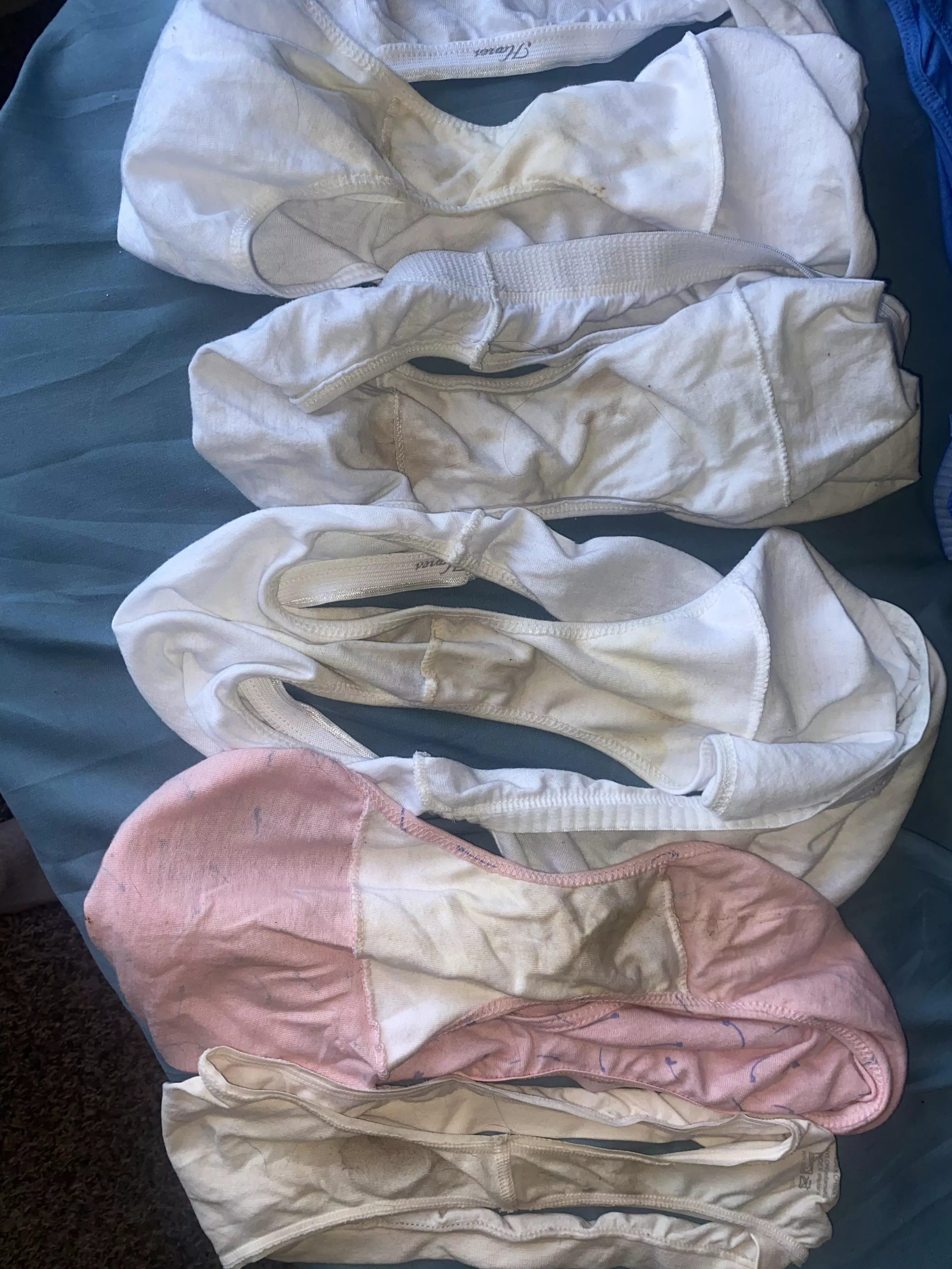 I am not very nice to my panties >:)