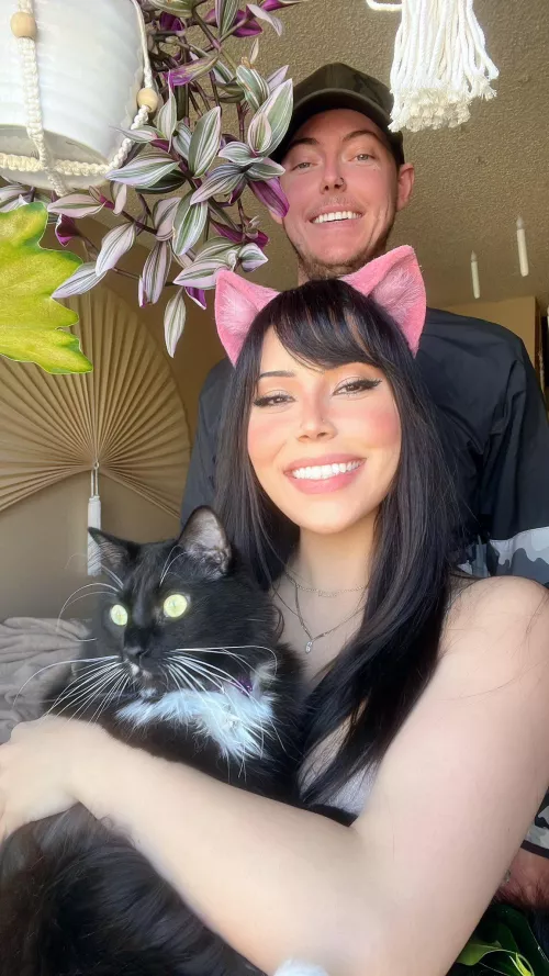 I did the math for converting cat years into human years and in 2025, Kuro and I will both be turning 32 🫣