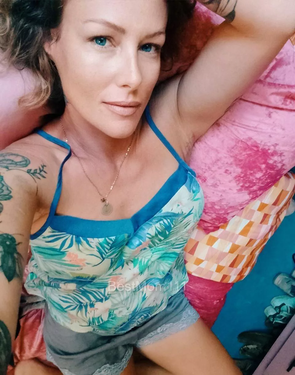 I don't mind younger guys especially when I get to control their cock