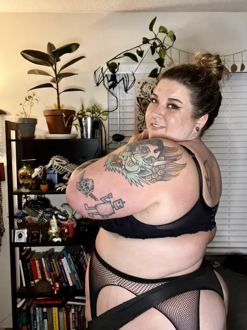 I love an all black look 😈